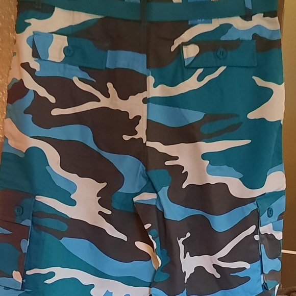 Shorts - Picture 1 of 4